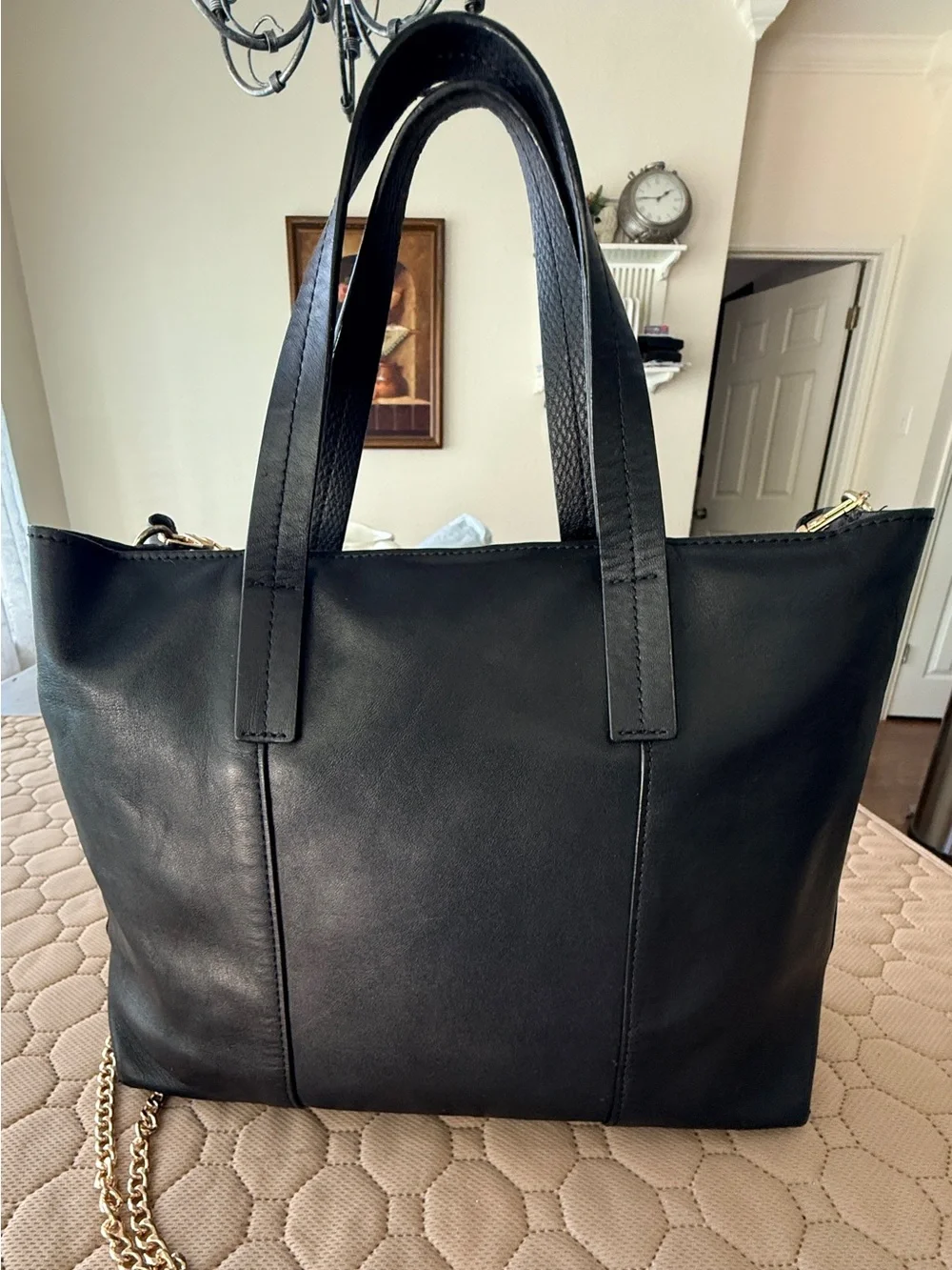 Antonio Milani EUC Black Leather Tote w/ Gold Crossbody Strap & gold hardware